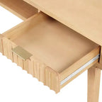 Scrivania Boho scanalata in legno con cassetto e scomparto aperto, Marrone Naturale – Superficie impiallacciata, Struttura in legno, 78,7 cm A x 109,2 cm L x 61 cm P