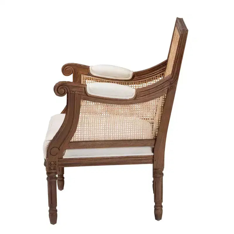 Poltrona con accenti in tessuto e legno Desmond Bali & Pari