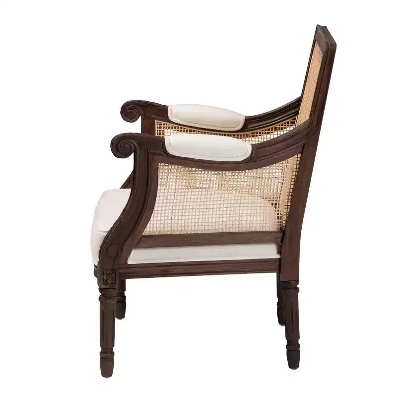 Poltrona con accenti in tessuto e legno Desmond Bali & Pari