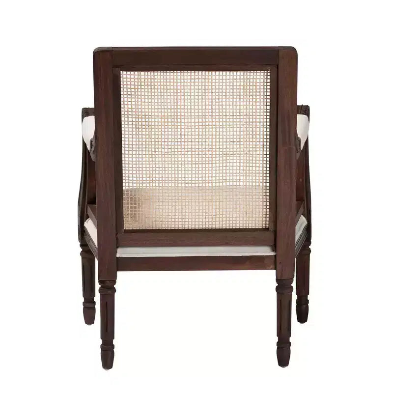 Poltrona con accenti in tessuto e legno Desmond Bali & Pari