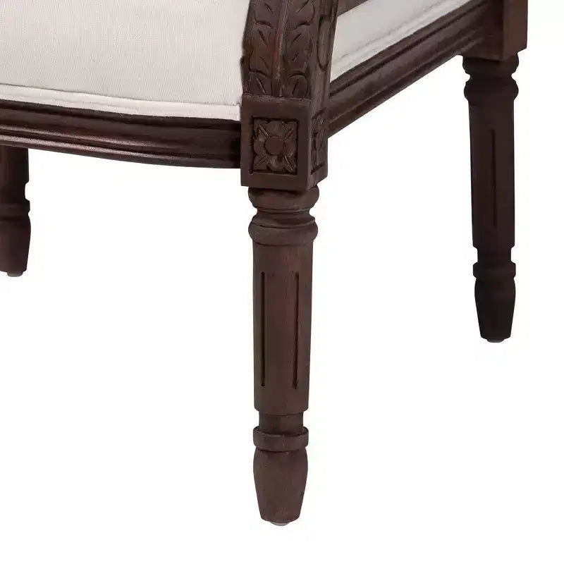 Poltrona con accenti in tessuto e legno Desmond Bali & Pari