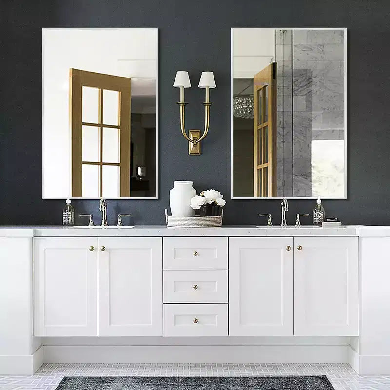 Specchio da parete decorativo rettangolare con cornice moderna in metallo