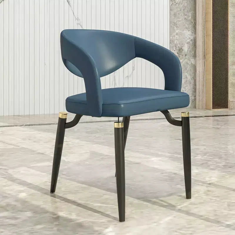 Sedia da pranzo imbottita con schienale curvo aperto e gambe in metallo