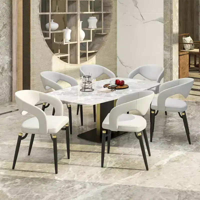 Sedia da pranzo imbottita con schienale curvo aperto e gambe in metallo